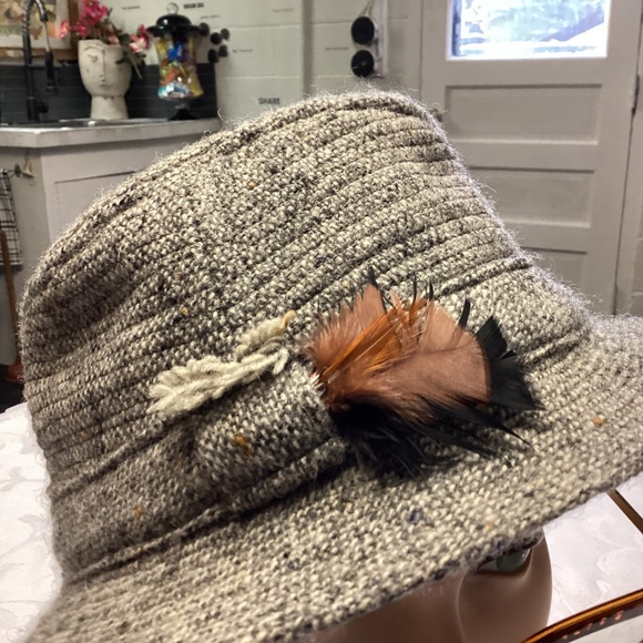 HANNA HATS. BEAUTIFUL. a medium made in IRELAND - Picture 2 of 7